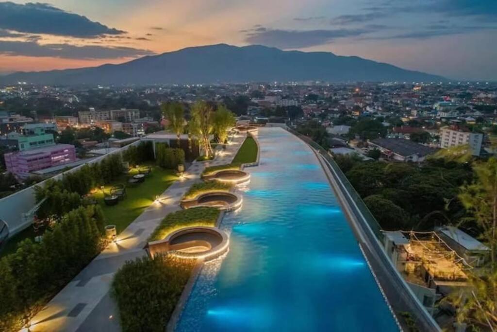 Modern Style Room With Sky Pool 古城边天际泳池公寓 Чиангмай Экстерьер фото
