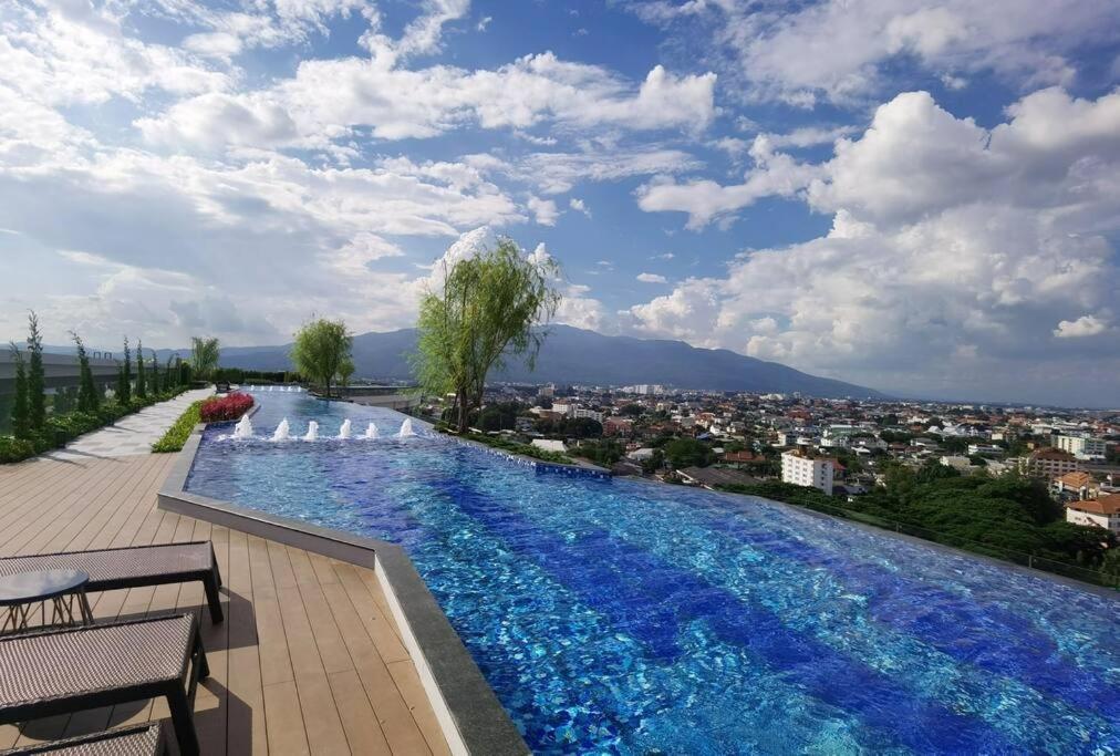 Modern Style Room With Sky Pool 古城边天际泳池公寓 Чиангмай Экстерьер фото