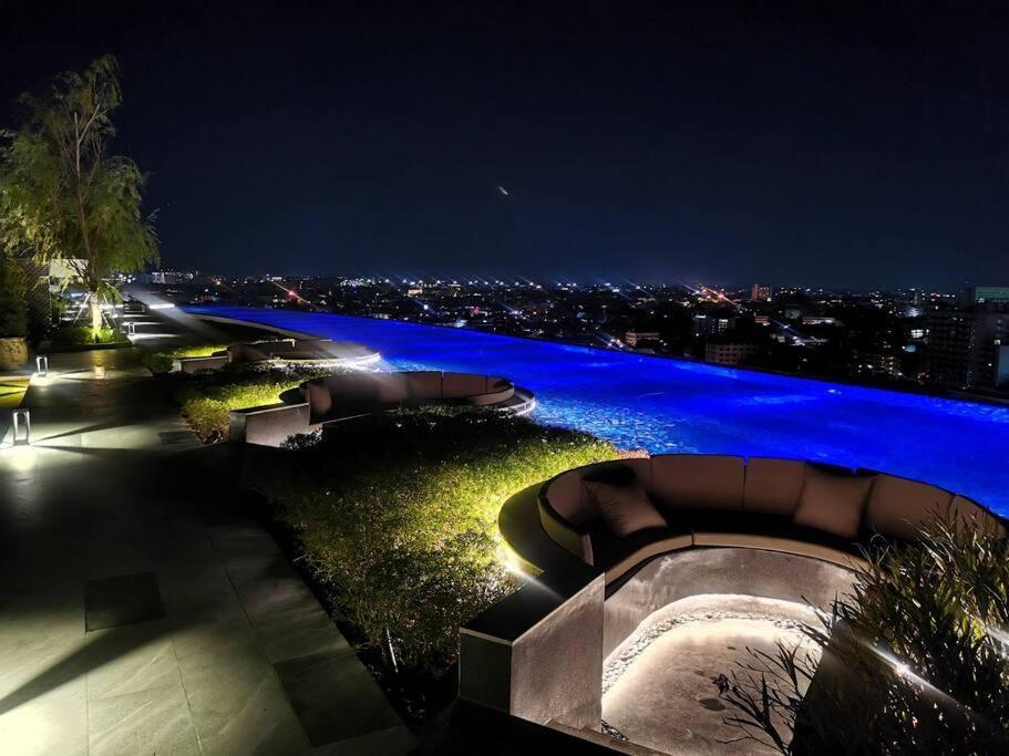 Modern Style Room With Sky Pool 古城边天际泳池公寓 Чиангмай Экстерьер фото