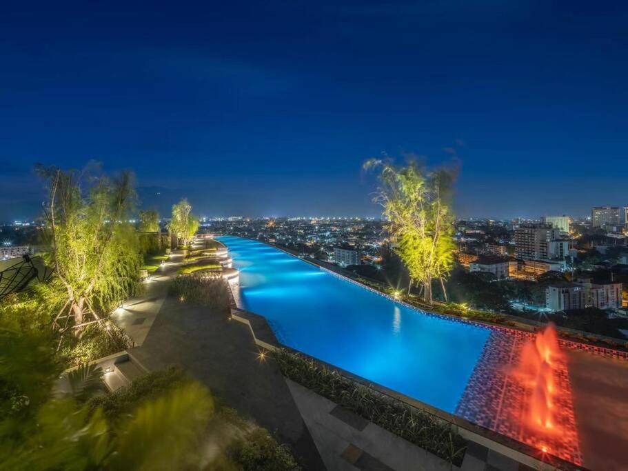 Modern Style Room With Sky Pool 古城边天际泳池公寓 Чиангмай Экстерьер фото