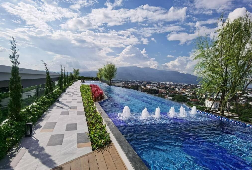 Modern Style Room With Sky Pool 古城边天际泳池公寓 Чиангмай Экстерьер фото