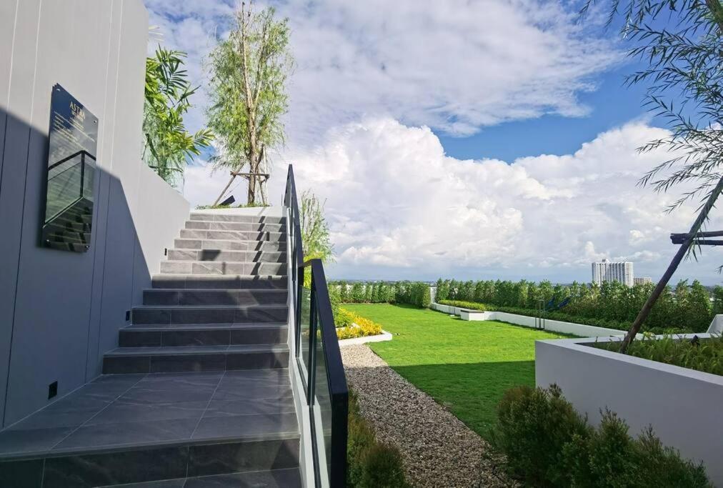 Modern Style Room With Sky Pool 古城边天际泳池公寓 Чиангмай Экстерьер фото