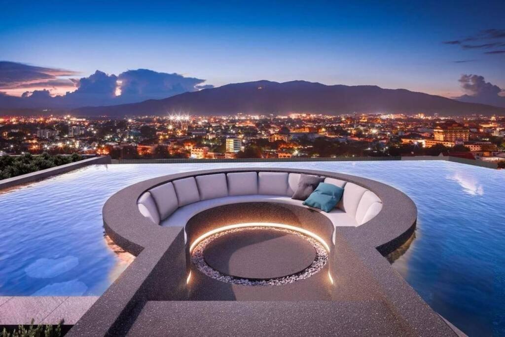 Modern Style Room With Sky Pool 古城边天际泳池公寓 Чиангмай Экстерьер фото